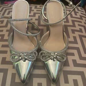 Silver Closed toe pumps